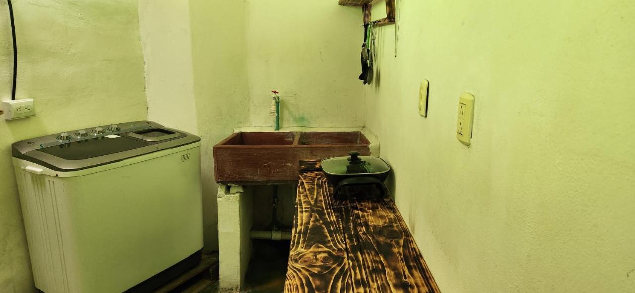 Alba Rent 2 Hotell Quepos Eksteriør bilde